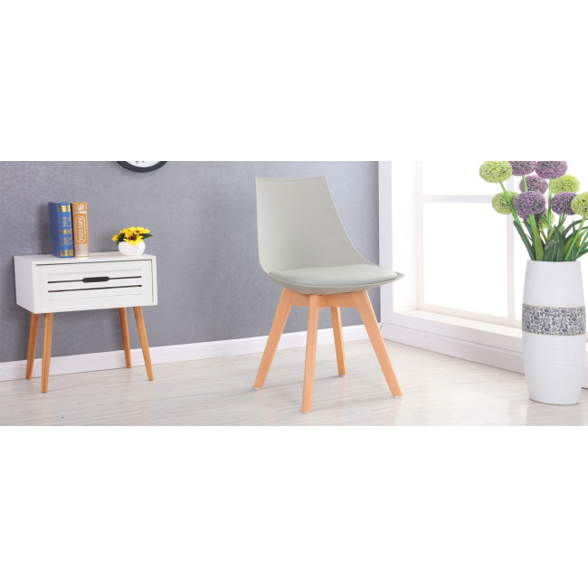 Chaise scandinave grise – Prague