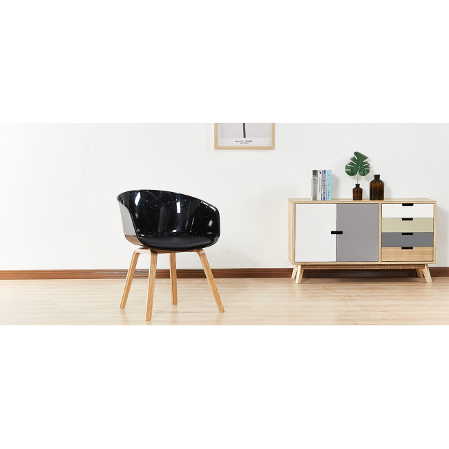 Chaise scandinave effet laqué Vali - Pieds en bois