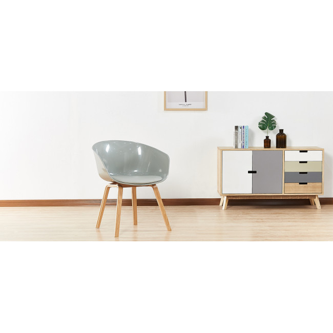 Chaise scandinave effet laqué Vali - Pieds en bois